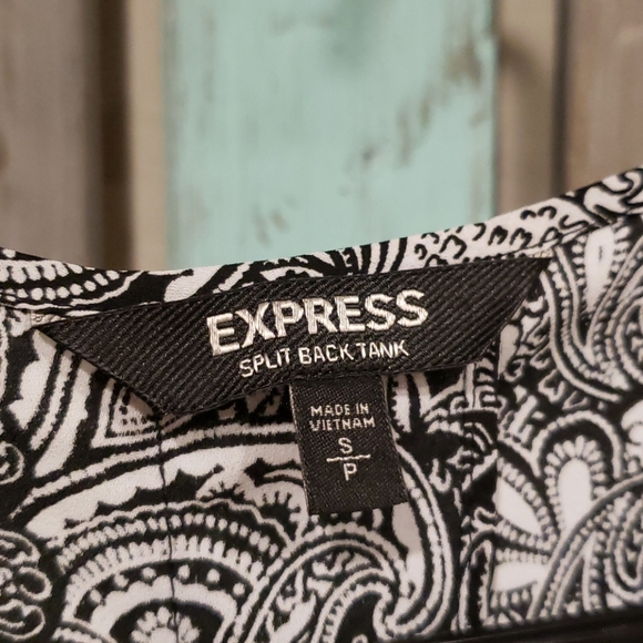 🌺Express Split Back Tank - Picture 4 of 5